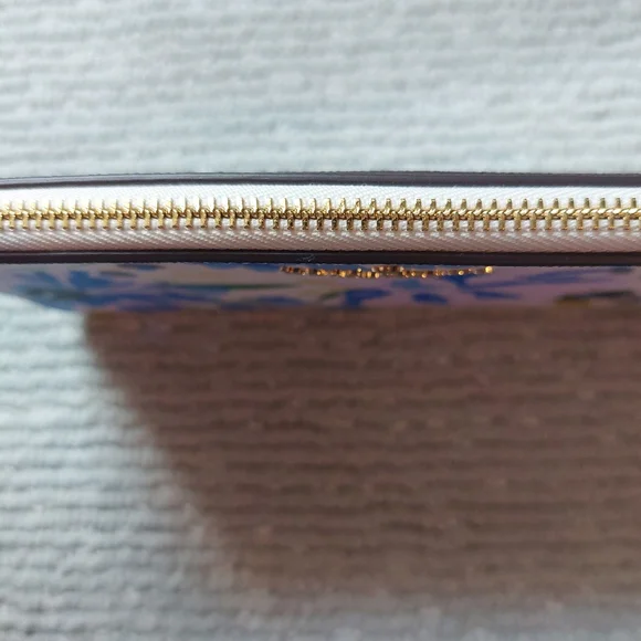 Kate Spade Lucy Wristlet & Floral Card Holder - Picture 14 of 16